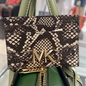 MICHAEL KORS
Reed Large Snakeskin Python Pattern Card Holder Case
NWT